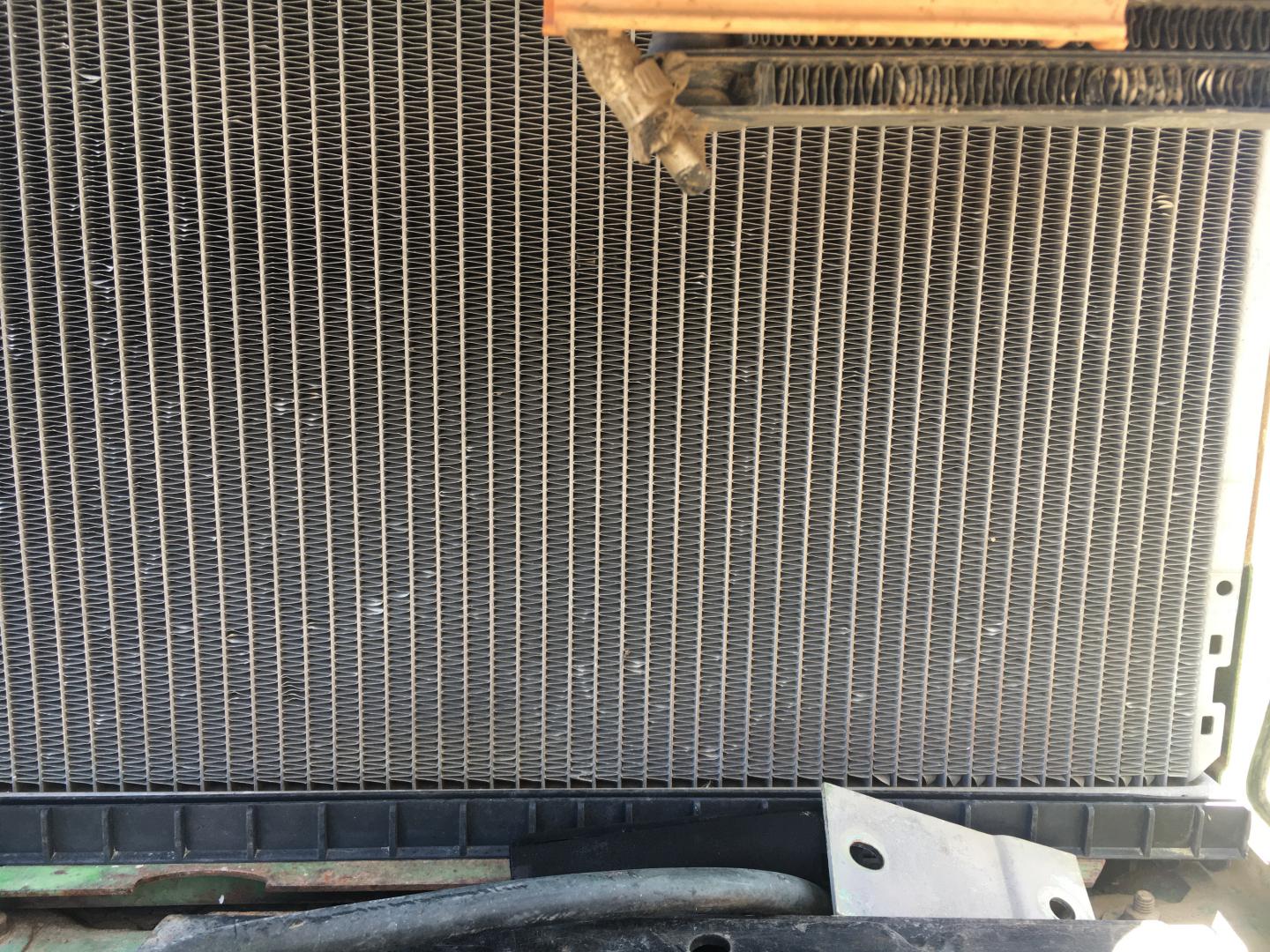 ./imagenes/INVOICE/2019/15372/TRACTOR JOHN DEERE_6520D (12).JPG